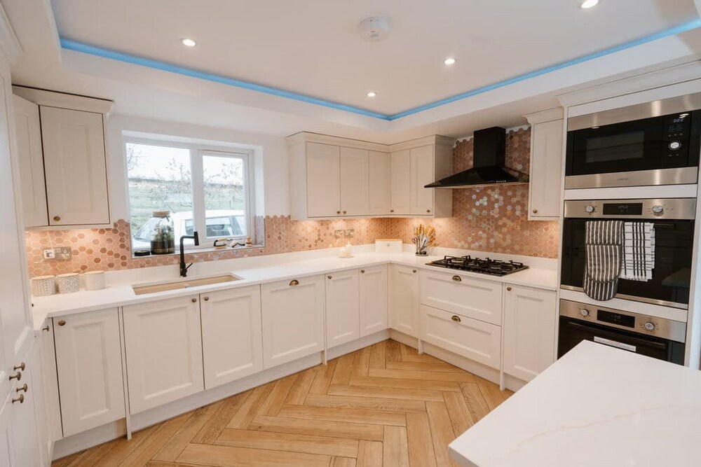 Luxury Langtoft Stud - Sleeps 10