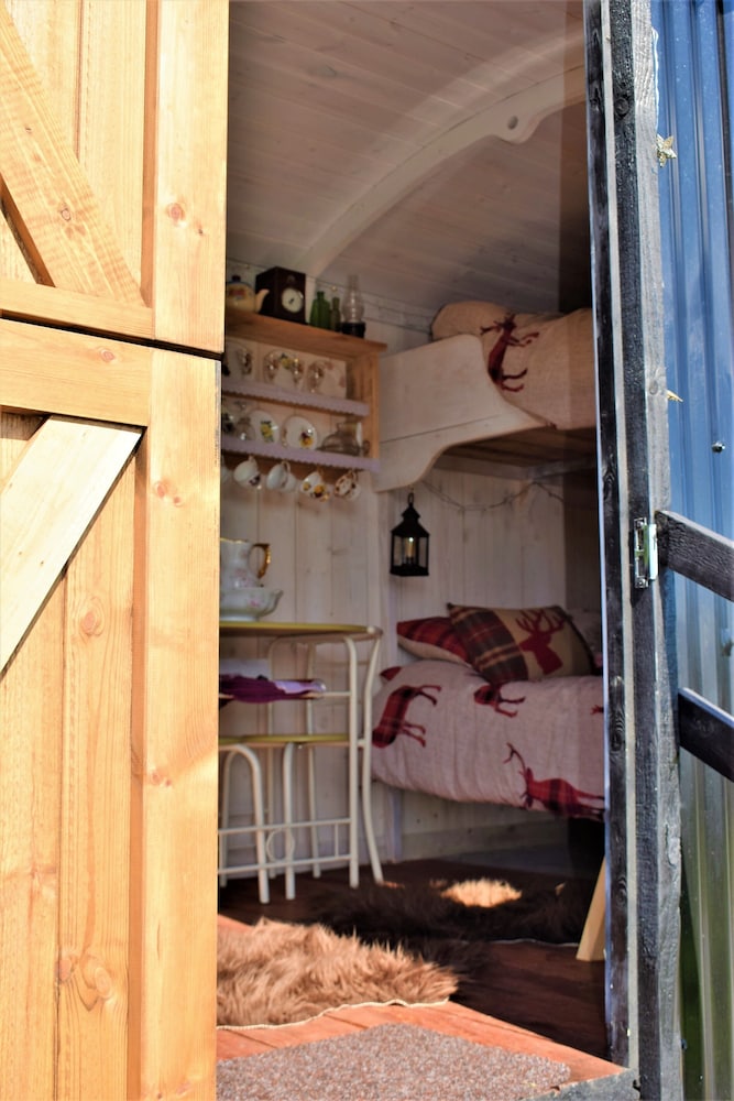Meadow Shepherds hut view 4