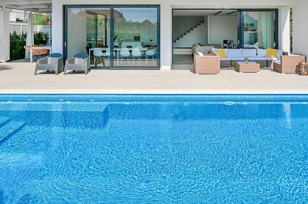 5-bedroom Villa Near Split With Pool