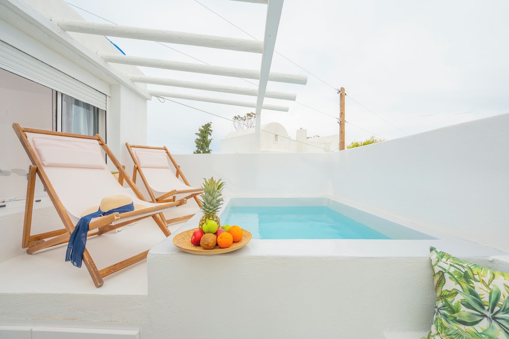 Loukas & Emma Eco Houses
