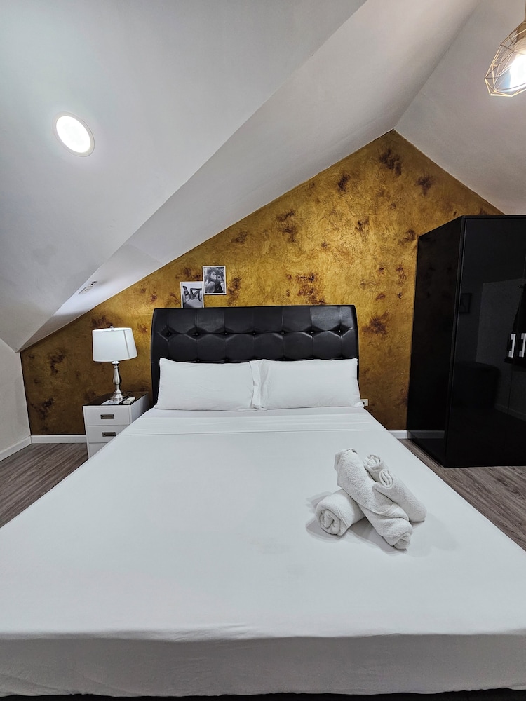 Kandi Suites 2BR with private Jacuzzi