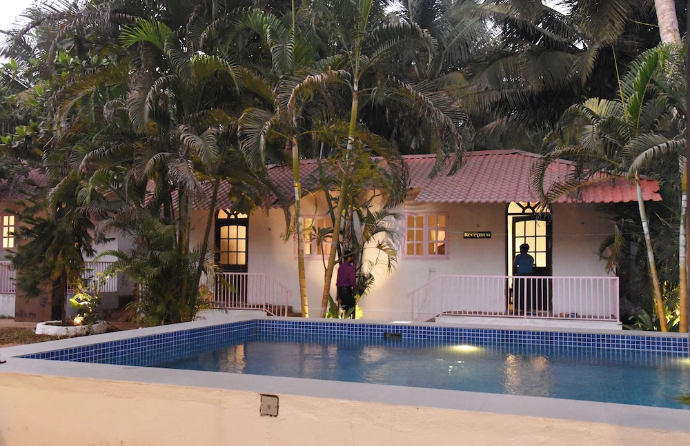 Arambol Sweet Lake Resort