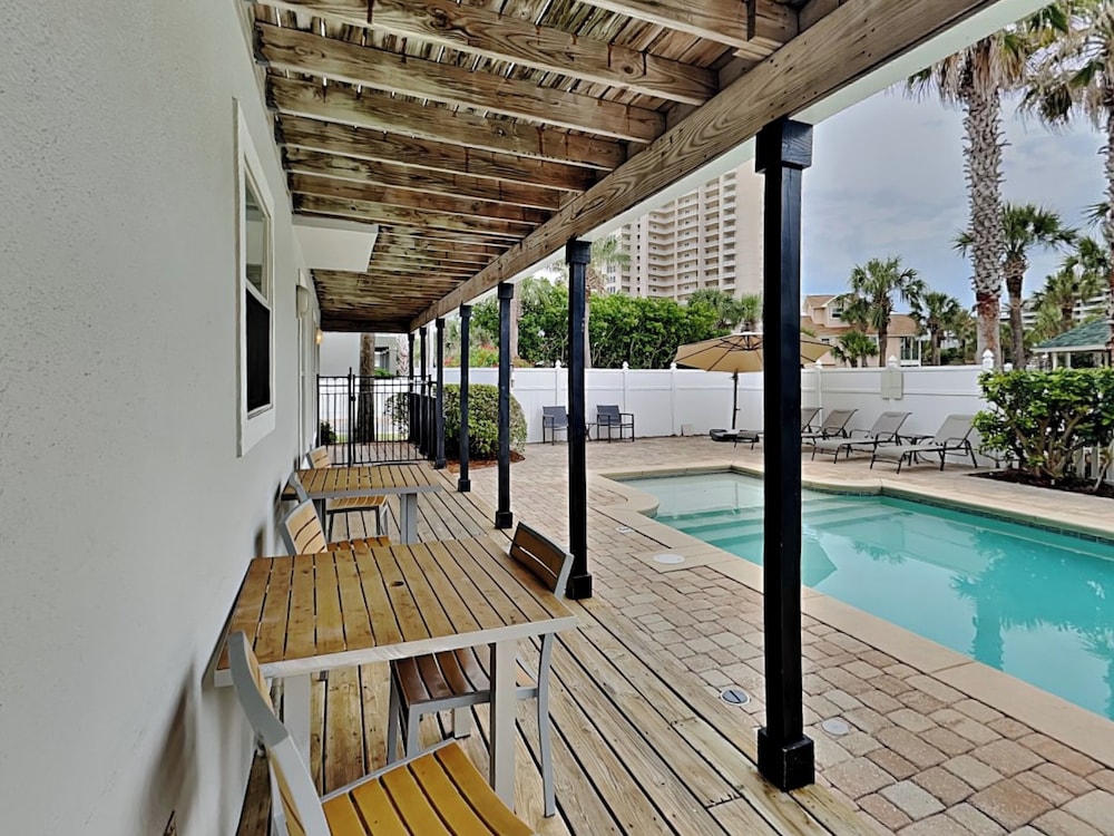 Serenity Cottage by Southern Vacation Rentals