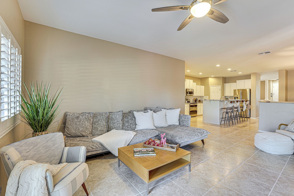 Family-friendly Goodyear Oasis: Fire Table, Pool!