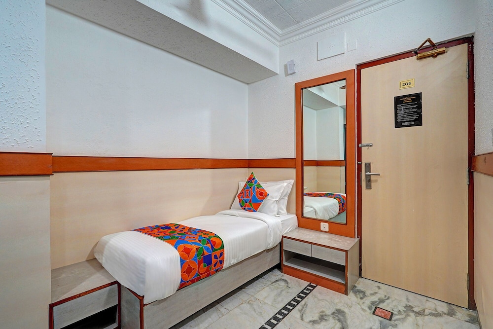 Fabhotel The Black Diamond