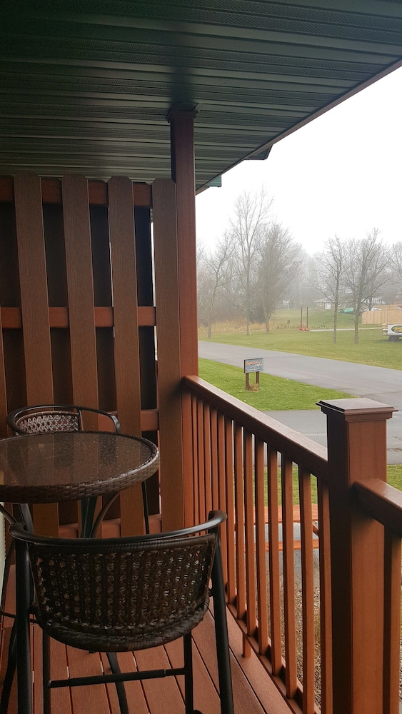 Appeldoorn's Sunset Bay Resort