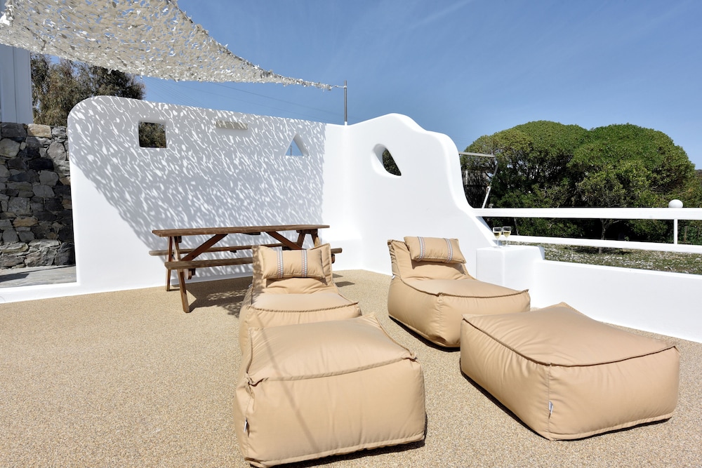 GIOURGAS STUDIOS & APARTMENTS