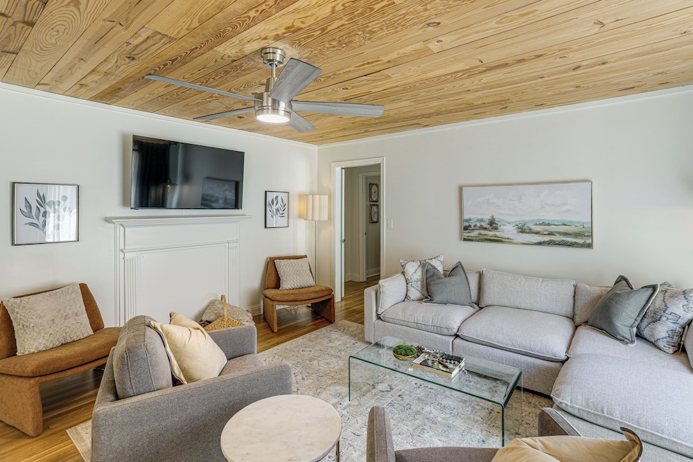 Walk to Ole Miss! Updated Home Near Oxford Square