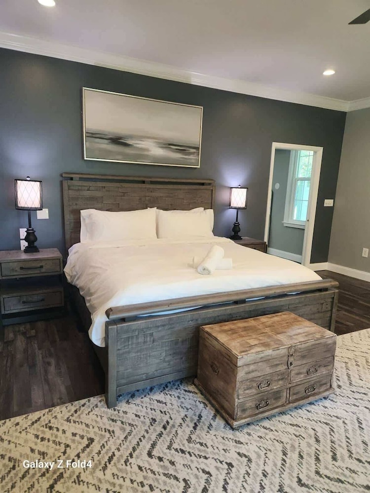 Executive 5 Bedroom Pool Home, Dade City!