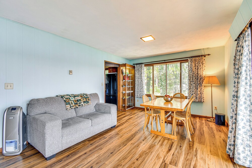 < 1 Mi to State Park: Trumansburg Cottage w/ Deck!