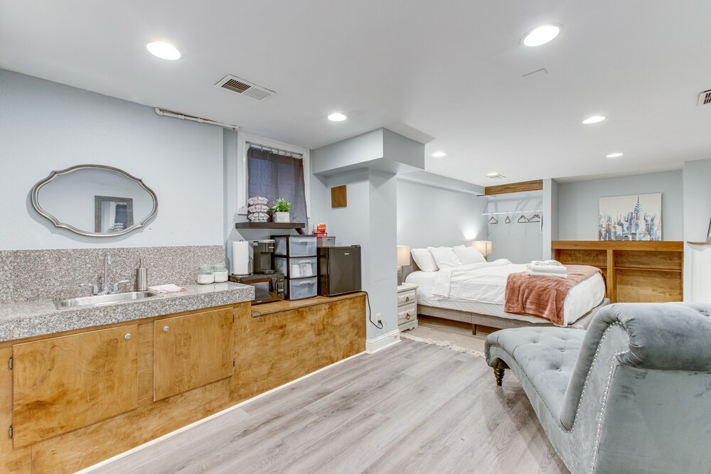 1 Mi to Coors Field: Cozy Denver Studio w/ Patio! view 5