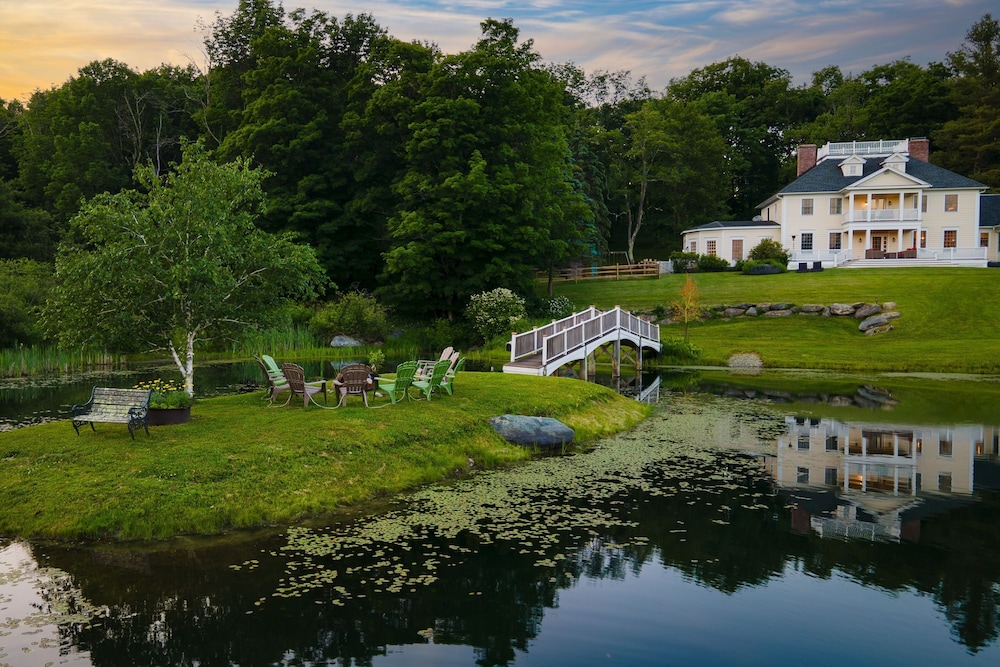 Sunny Pond by Avantstay Secluded Estate w a Private Pond Gym Movie Theater