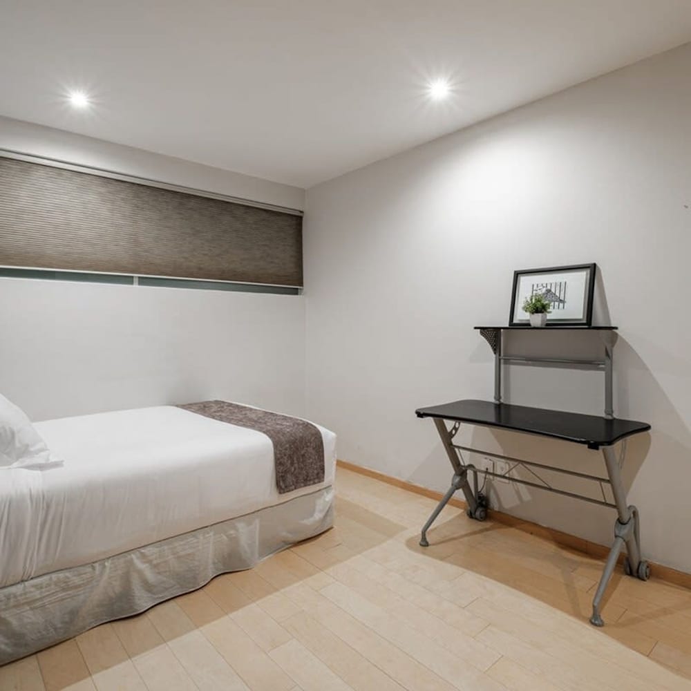 2BR Apt in Polanco - Pool - City Skyline View photo 5