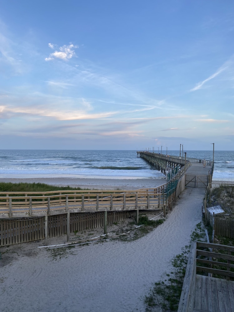 Seaview Pier and Motel