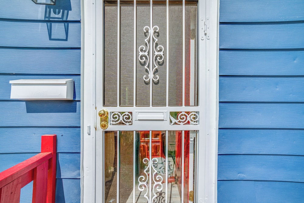 7 Mi to Historic Third Ward: Home in Lincoln Park!