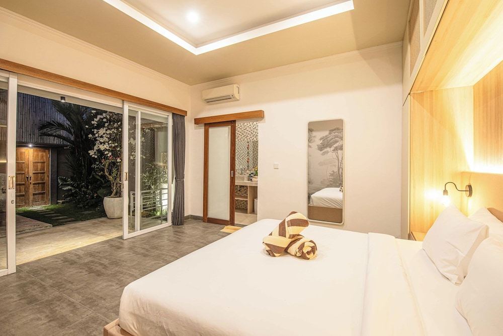 Beautiful 3BR Center Seminyak