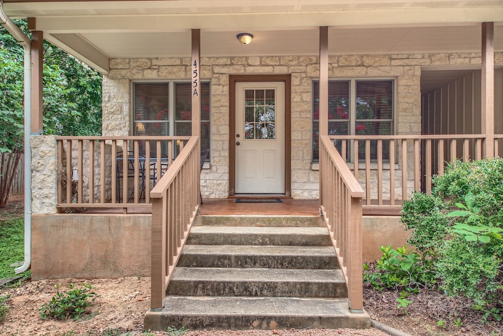 Annettes A And Waldrip 2 Bedroom Home by RedAwning view 2