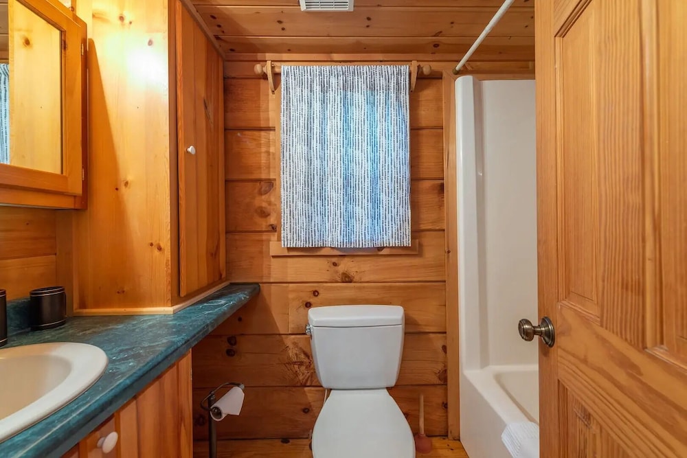 Engadine Inn  Cabins - Property Image 142