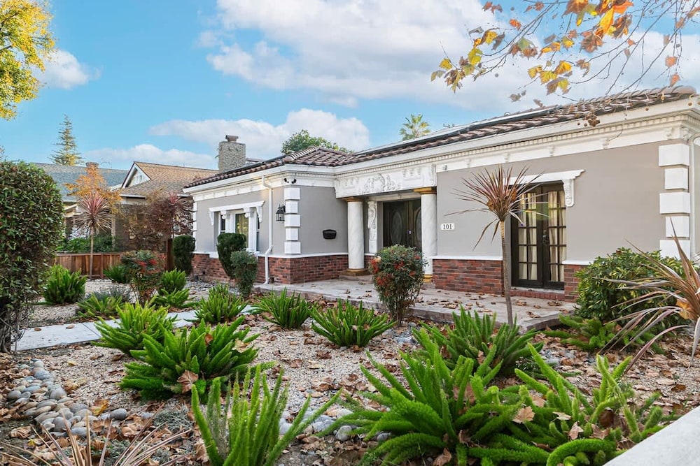 SJ Downtown 5 BR Stunning House