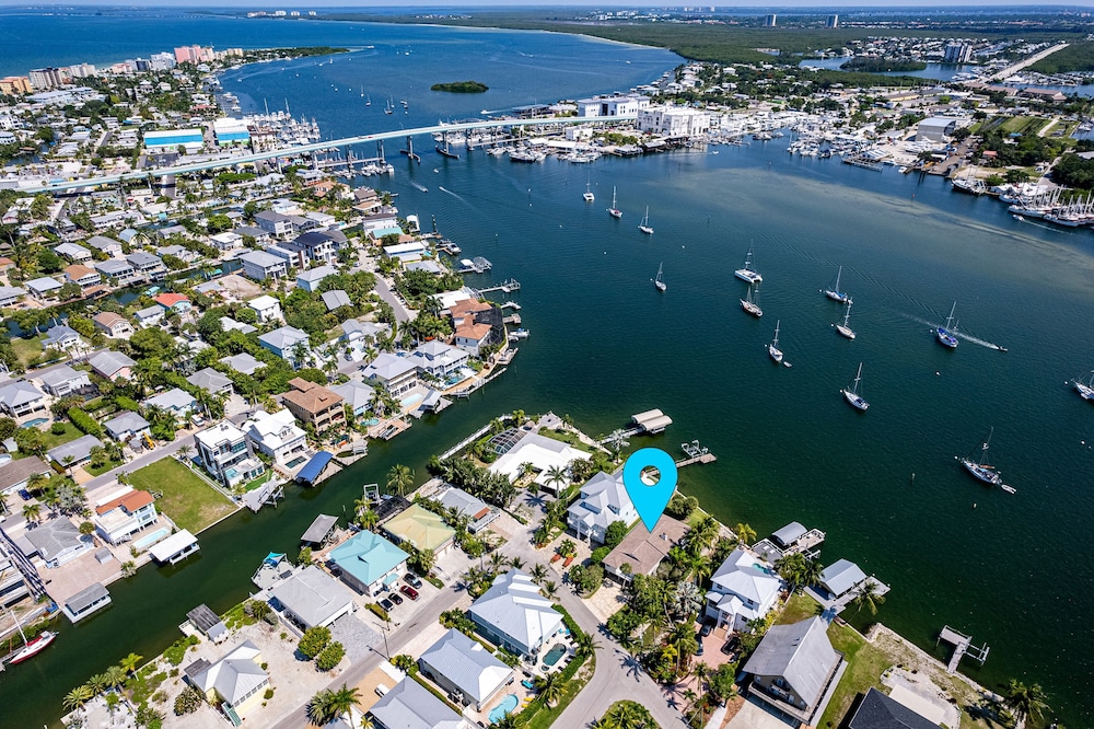 295 Ostego Dr - Gorgeous Bay Front Home 4 Bedroom Home by RedAwning