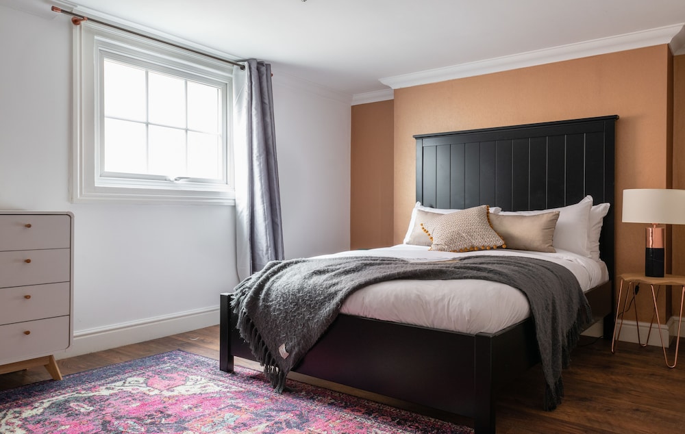 The Historic Gem - Sleek & Central 3bdr Maisonette view 2