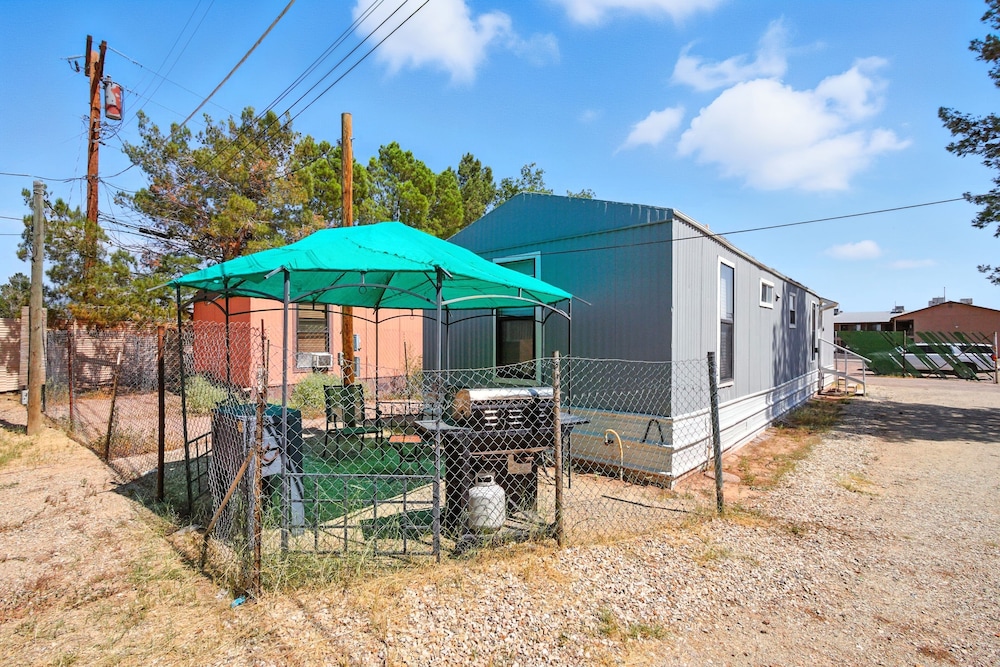 Desert Haven Cozy 2-Bedroom Mobile Home Near NMSU 2 Home