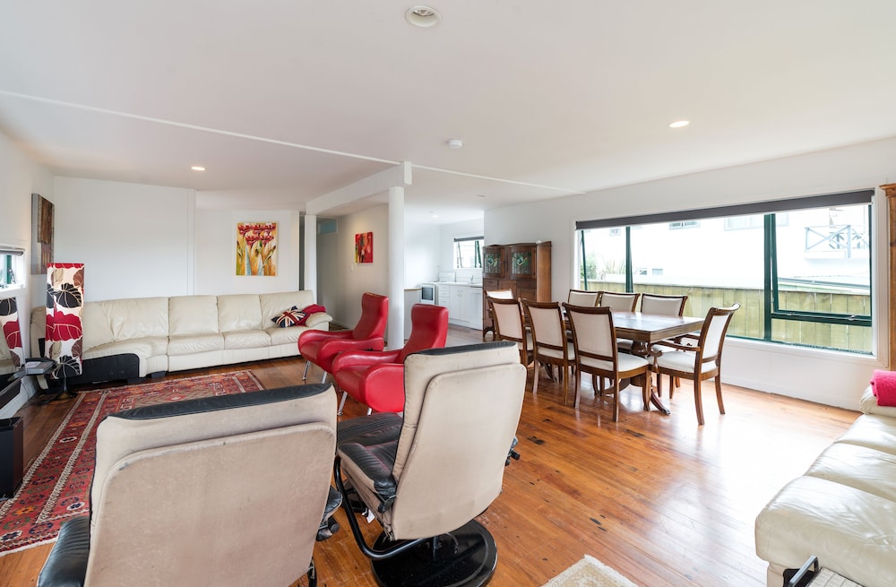 Lakeside City Apartments