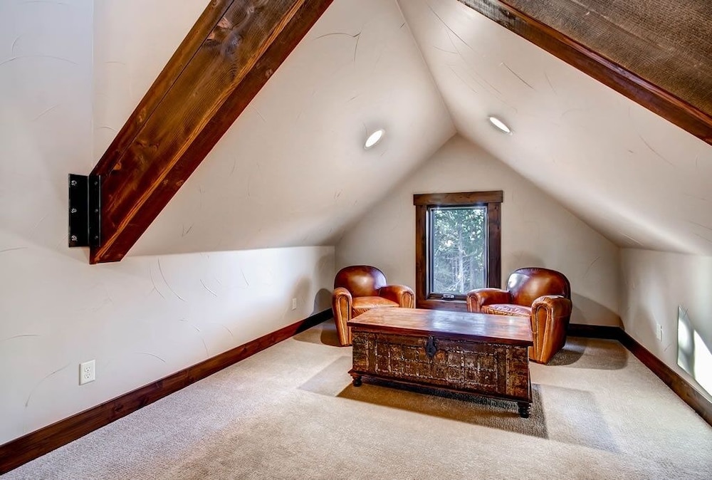 Three Sisters Lookout 5 Bedroom Home