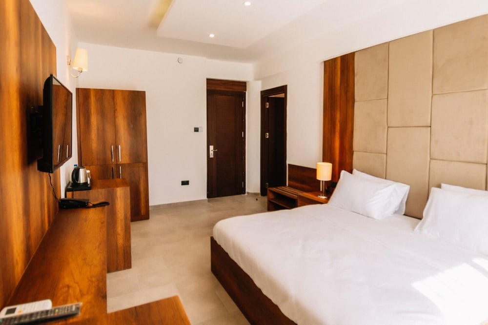 Nicosia Vacations - Cezar's Airport Hotel - Property Image 4