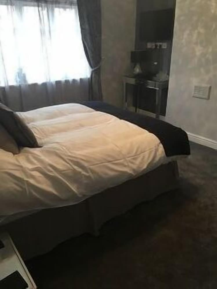 The Bluebell Inn and Lodge