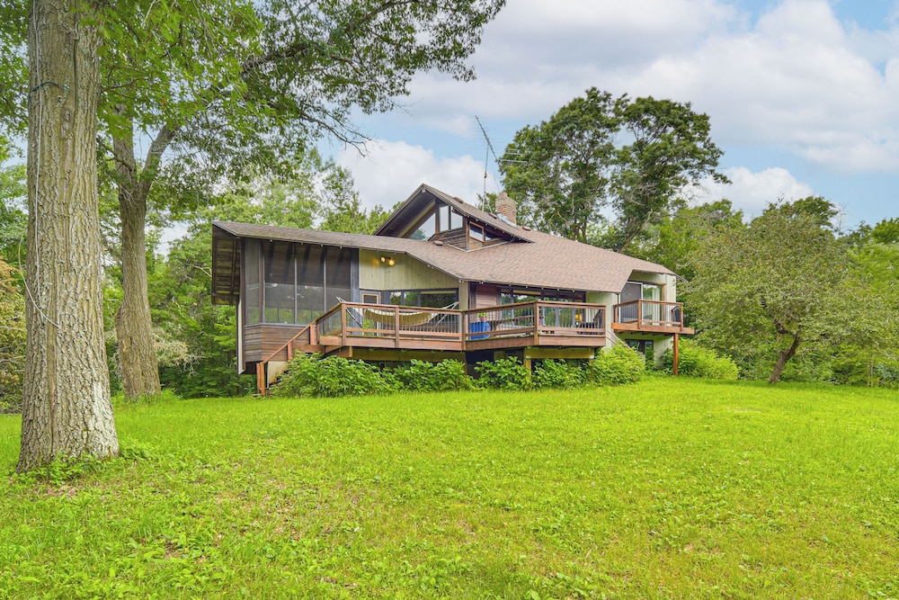 Sauna & Screened Porch: Otter Creek Getaway!