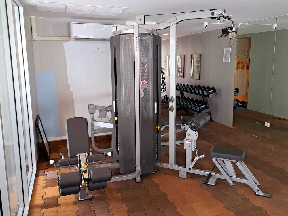 7C - 2 Bedroom Downtown Apartment With Shared Pool