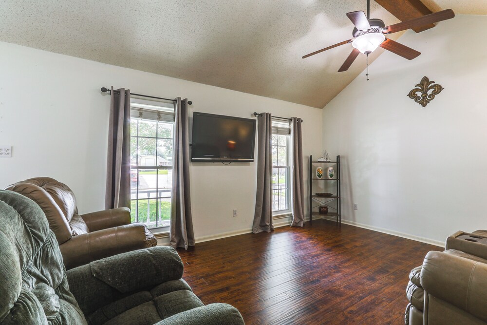 5 Mi to Downtown Morgan City: Waterfront Retreat