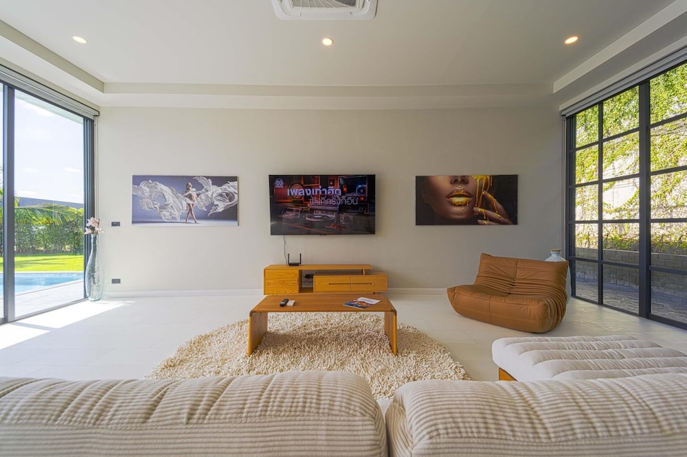 Luxury 5 Bedroom Pool Villa KH-C1