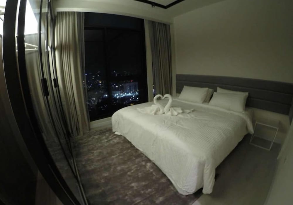 Expressionz Professional Suites by Kelvin