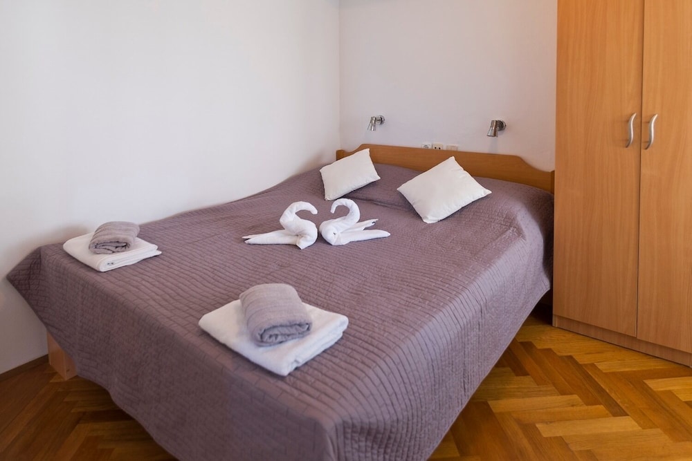 Ina - Modern and Cosy - A1