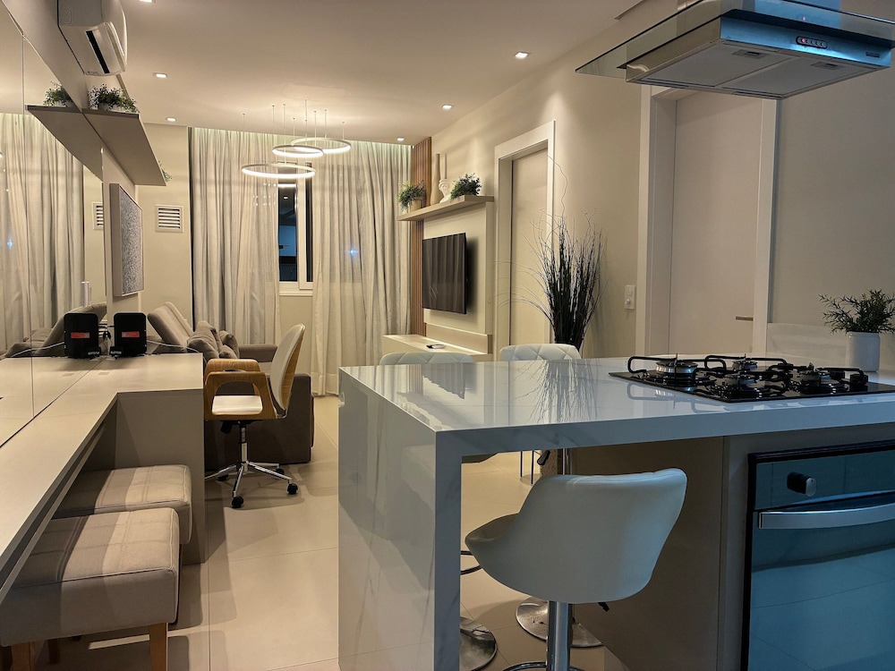 Condominium With Pool in Downtown Florianopolis - Cjos