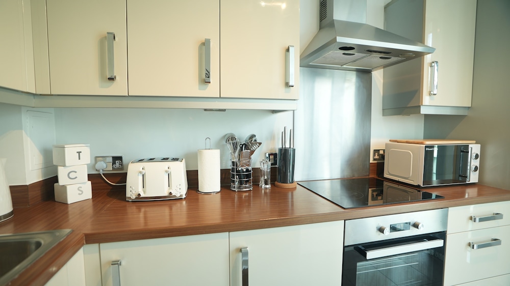 Central M K 2-bedroom Apartment, Sleeps 4, Parking