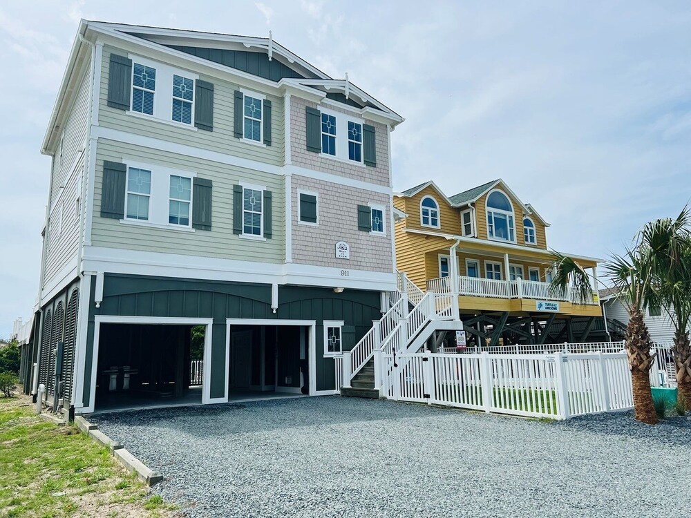 R & R By The Sea 4 Bedroom Home by RedAwning