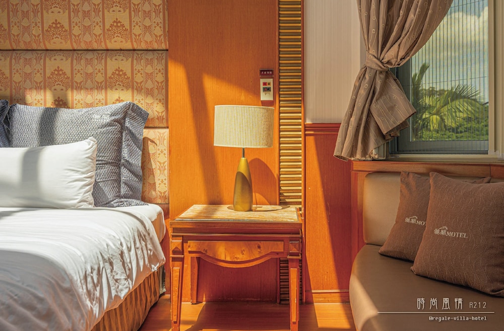 Regale Villa Hotel