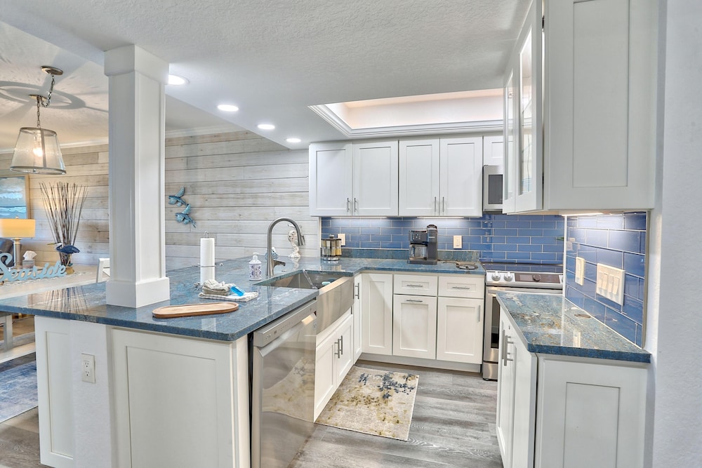 Land's End 11-302 Beach Front - Premier