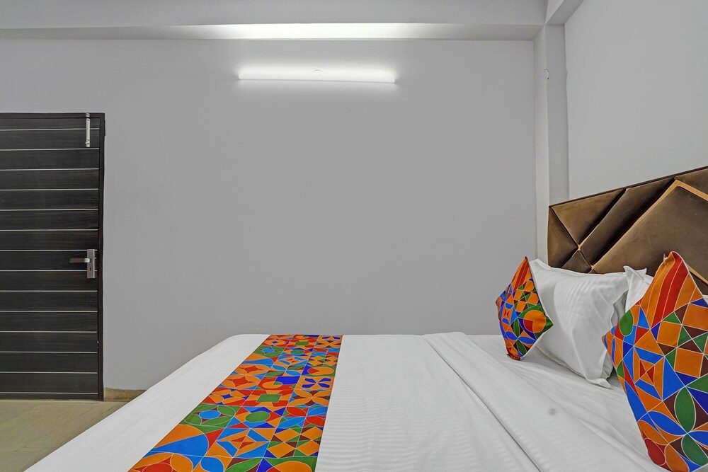 Fabhotel Aakarshan Residency
