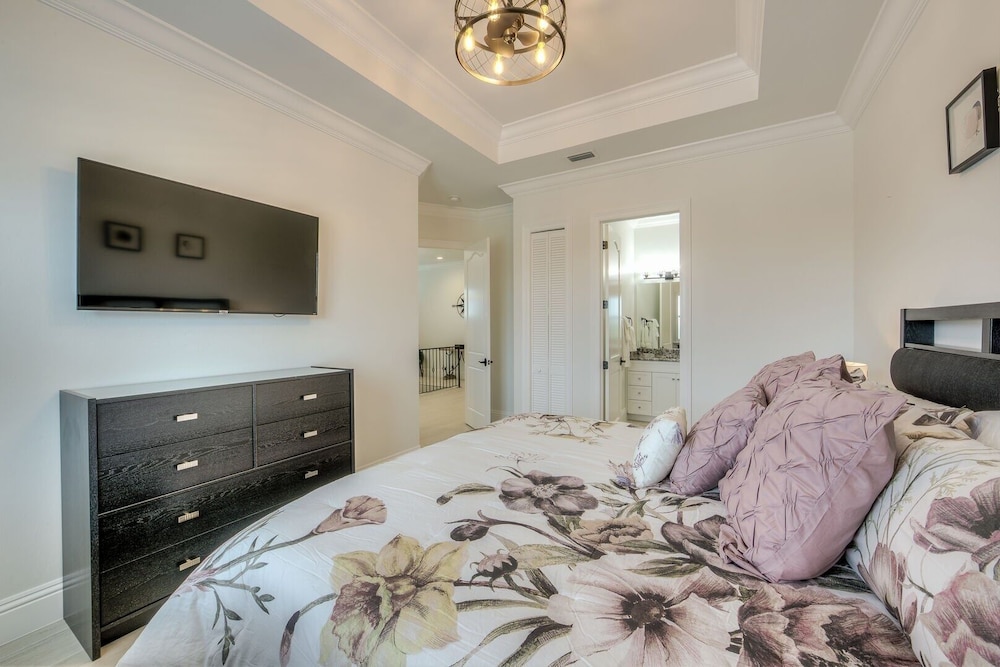 3552/3554 Big Kahuna Oasis: 10br, Pools & Beach Access 10 Bedroom Home