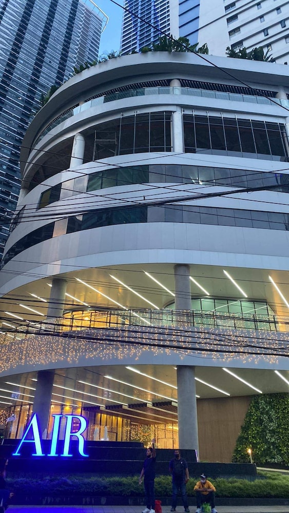 Air Residences-Contemporary Scandi w/Skyline view