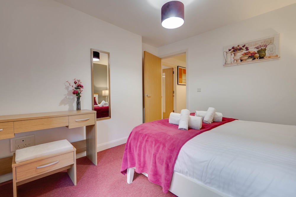 Impeccable 1-bed Apartment in Birmingham view 2