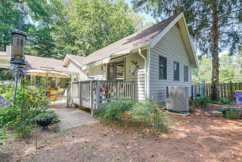 Unique & Artistic Retreat Near Rehoboth Beach!