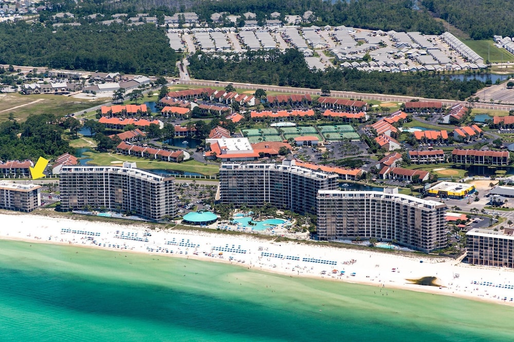 Leeward 403 at Edgewater