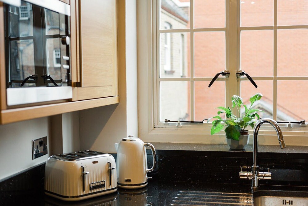 Luxury 2 Bed Chelsea Knightsbridge Horizon