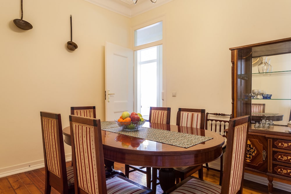 JOIVY Lovely 3BR Apt w/ workspace, nearby Botanical Garden of Lisbon