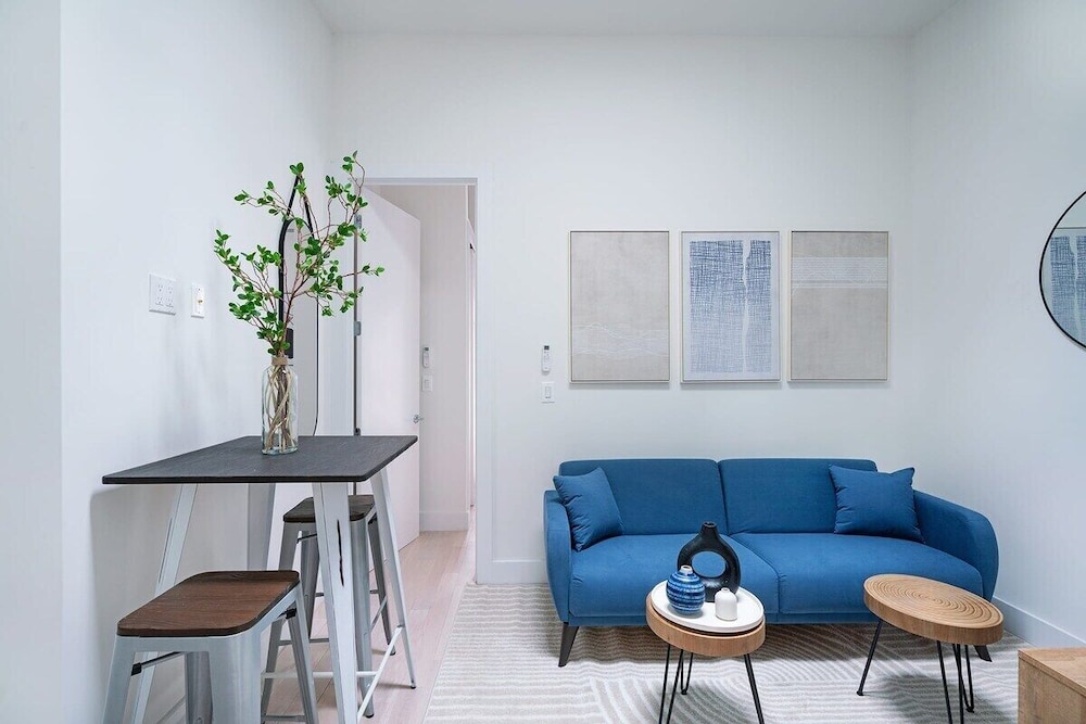 48 Midtown West Apt